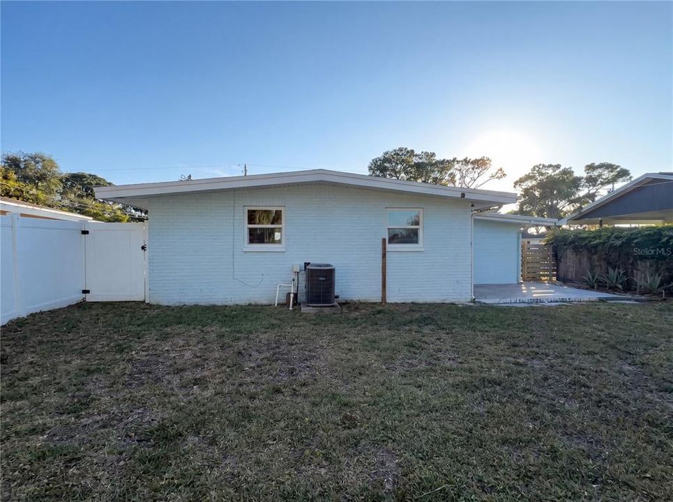 For Sale: $230,000 (2 beds, 1 baths, 875 Square Feet)