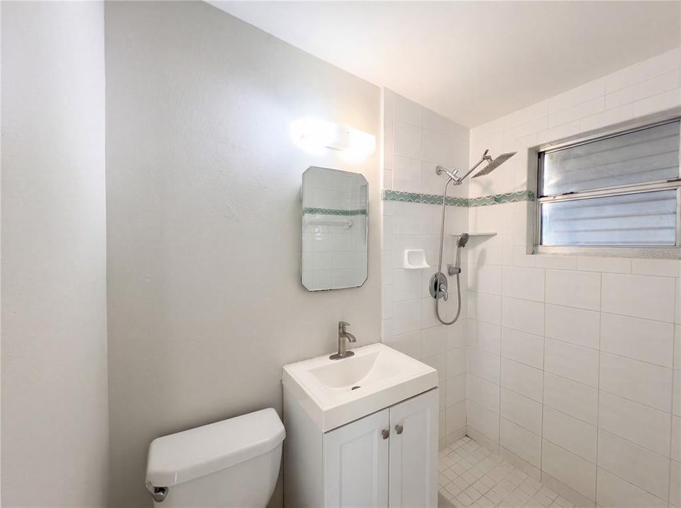 For Sale: $230,000 (2 beds, 1 baths, 875 Square Feet)