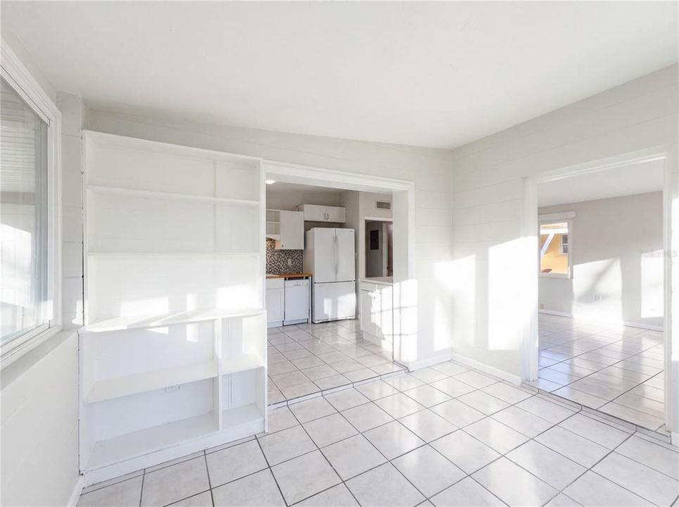 For Sale: $230,000 (2 beds, 1 baths, 875 Square Feet)