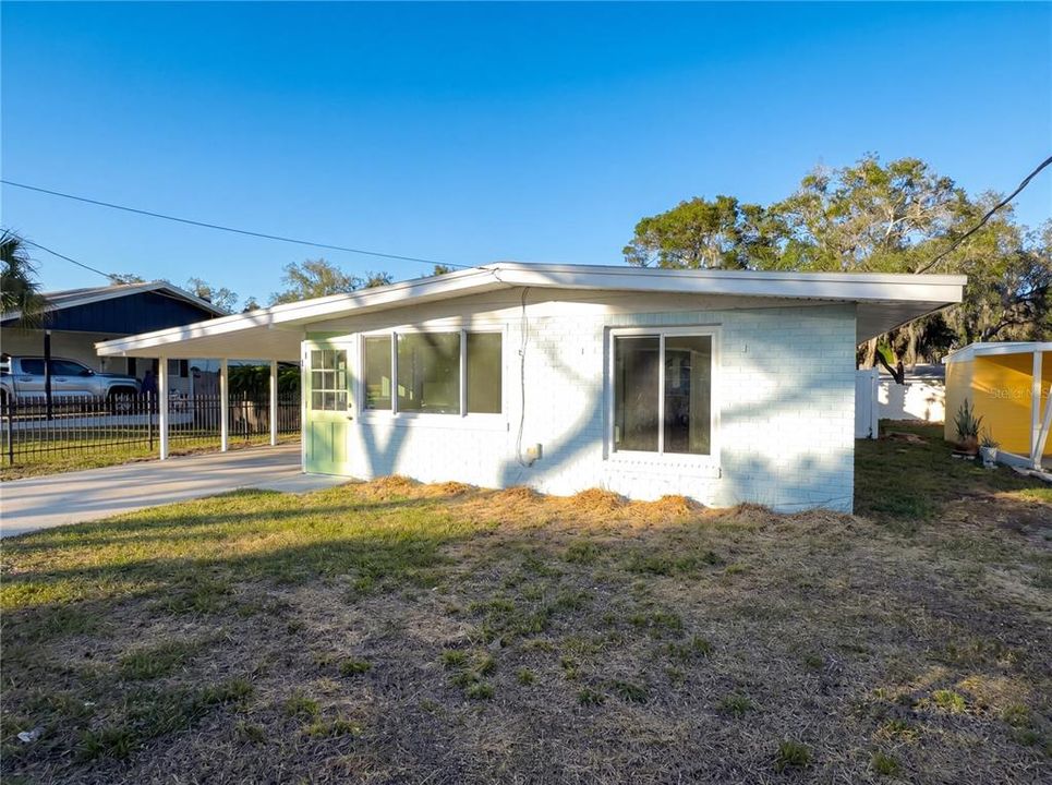 For Sale: $230,000 (2 beds, 1 baths, 875 Square Feet)