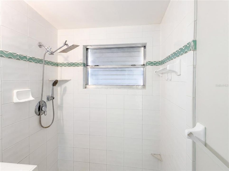 For Sale: $230,000 (2 beds, 1 baths, 875 Square Feet)
