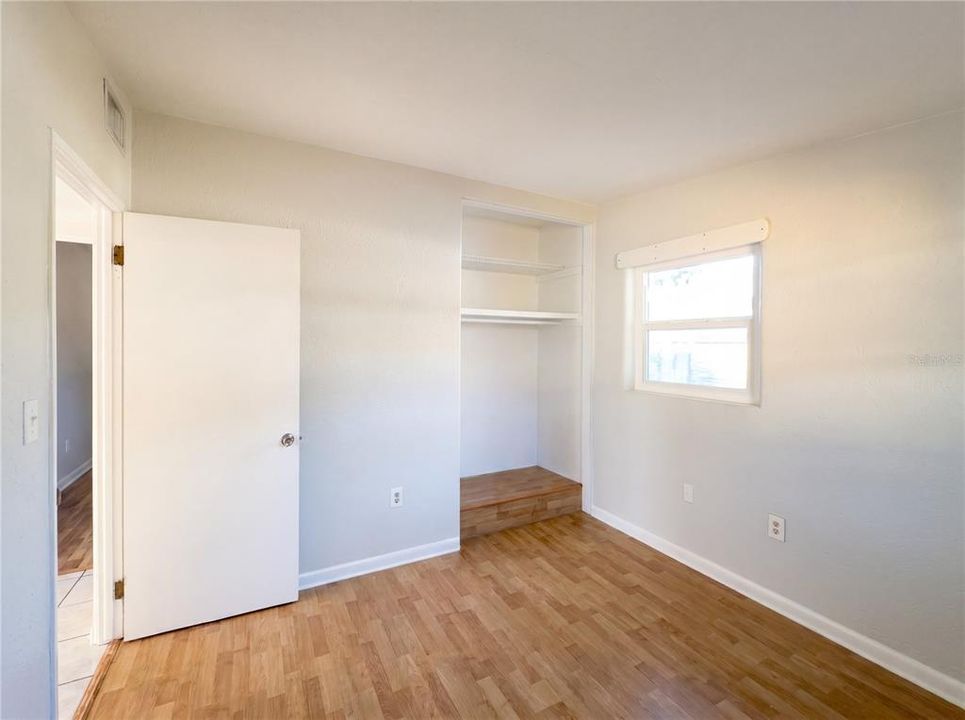 For Sale: $230,000 (2 beds, 1 baths, 875 Square Feet)