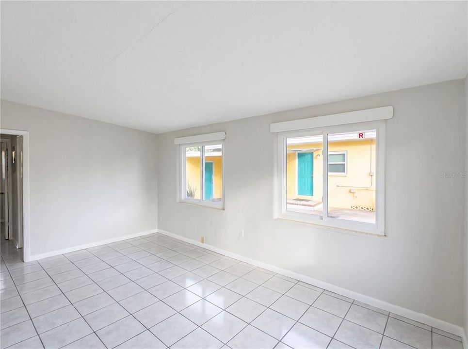 For Sale: $230,000 (2 beds, 1 baths, 875 Square Feet)