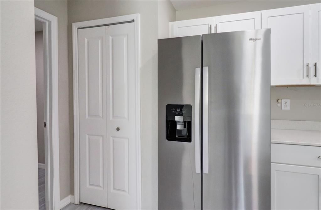 Activo con contrato: $299,900 (4 camas, 2 baños, 1553 Pies cuadrados)
