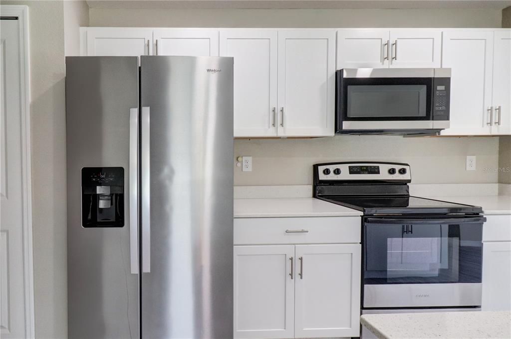 Activo con contrato: $299,900 (4 camas, 2 baños, 1553 Pies cuadrados)