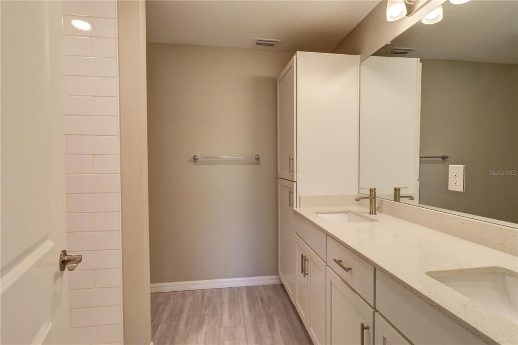 Activo con contrato: $299,900 (4 camas, 2 baños, 1553 Pies cuadrados)