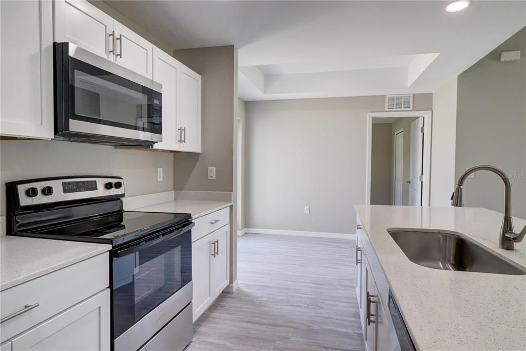 Activo con contrato: $299,900 (4 camas, 2 baños, 1553 Pies cuadrados)