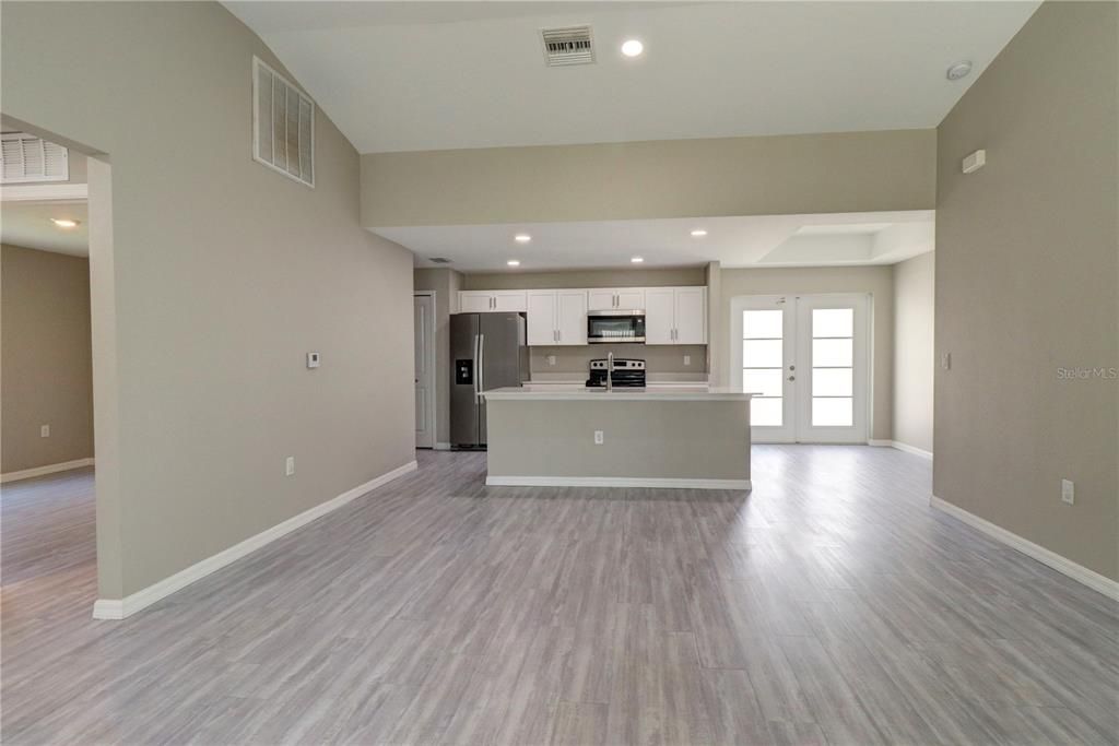 Activo con contrato: $299,900 (4 camas, 2 baños, 1553 Pies cuadrados)