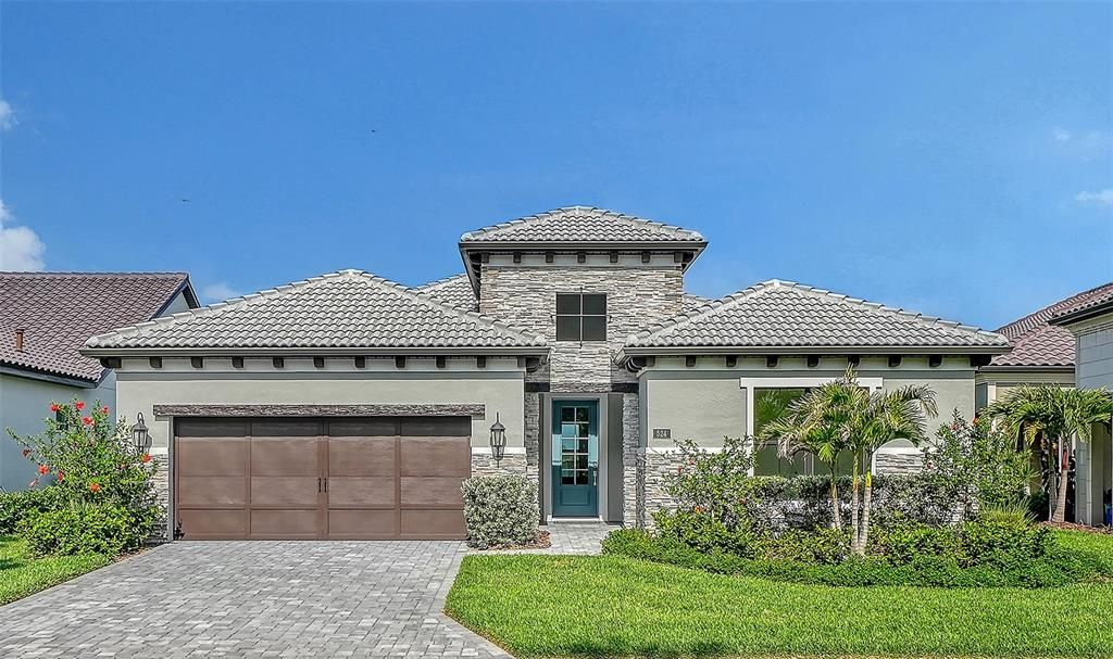 For Sale: $999,990 (3 beds, 2 baths, 2455 Square Feet)