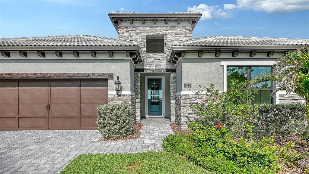 For Sale: $999,990 (3 beds, 2 baths, 2455 Square Feet)