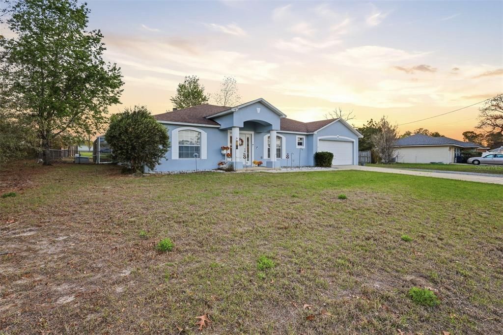 Activo con contrato: $319,997 (3 camas, 2 baños, 1984 Pies cuadrados)