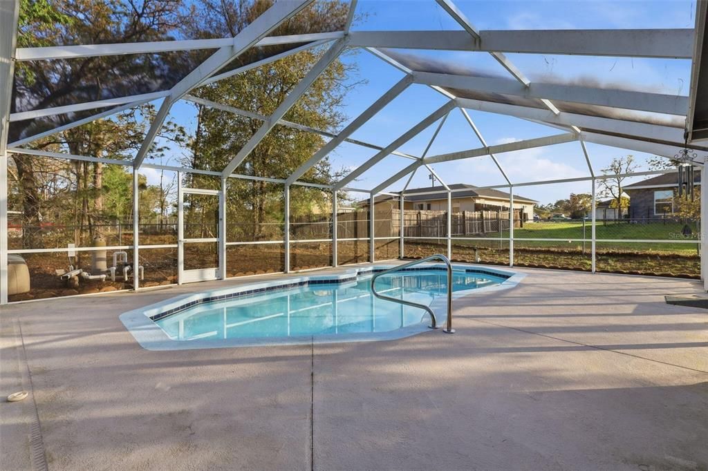 Activo con contrato: $319,997 (3 camas, 2 baños, 1984 Pies cuadrados)