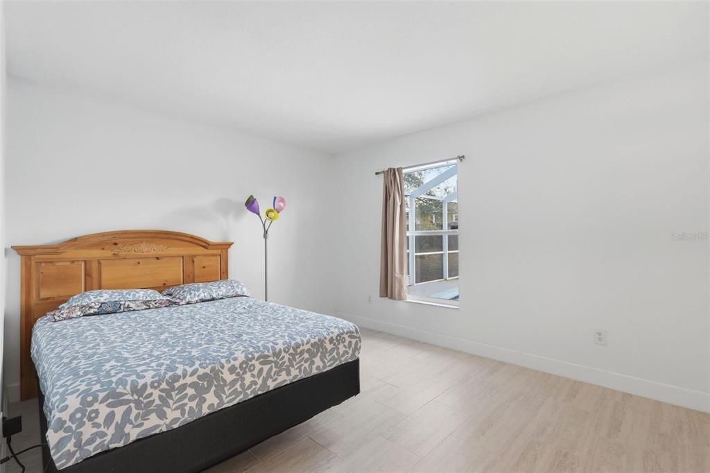 Activo con contrato: $319,997 (3 camas, 2 baños, 1984 Pies cuadrados)