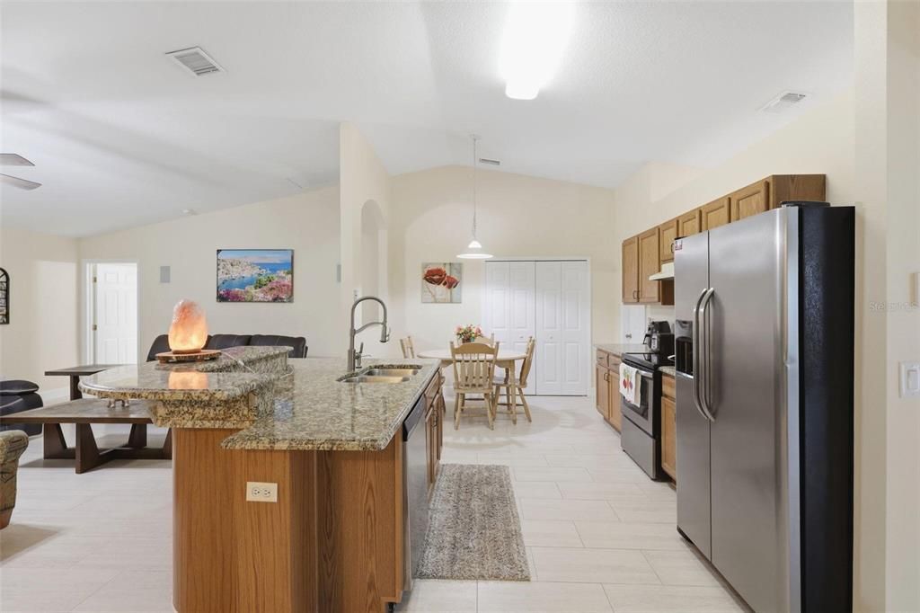 Activo con contrato: $319,997 (3 camas, 2 baños, 1984 Pies cuadrados)