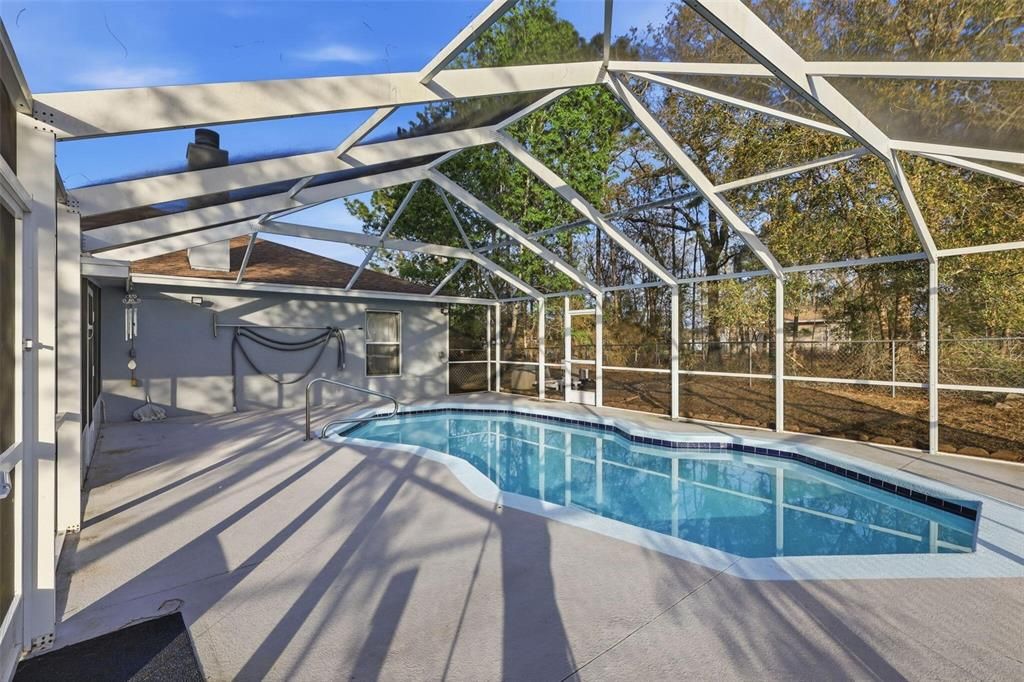 Activo con contrato: $319,997 (3 camas, 2 baños, 1984 Pies cuadrados)