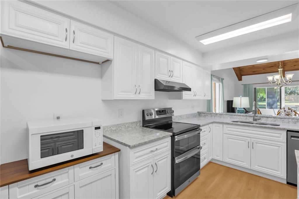 Activo con contrato: $425,000 (3 camas, 2 baños, 1505 Pies cuadrados)