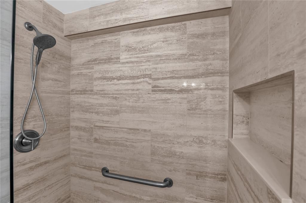 Activo con contrato: $425,000 (3 camas, 2 baños, 1505 Pies cuadrados)