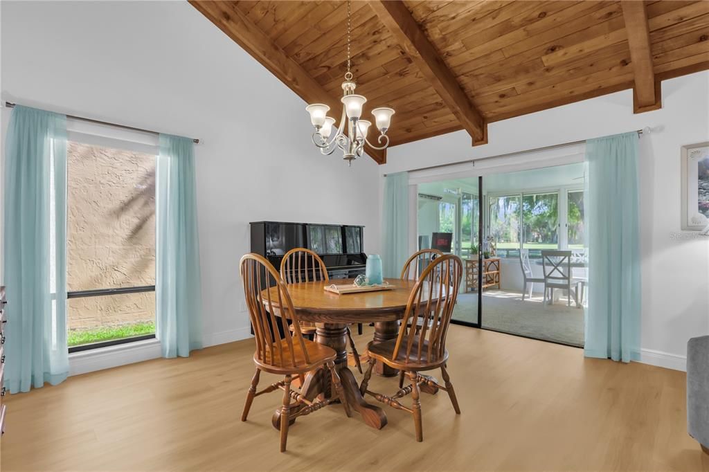 Activo con contrato: $425,000 (3 camas, 2 baños, 1505 Pies cuadrados)