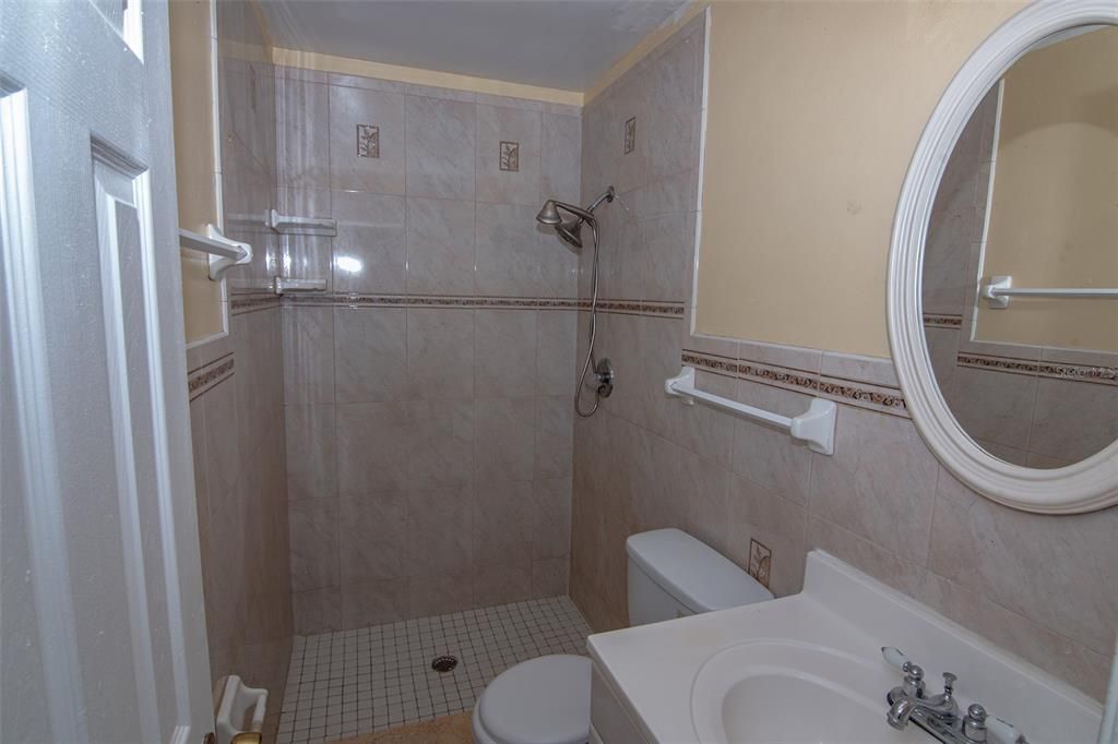 Под контрактом: $425,000 (3 спален, 2 ванн, 1252 Квадратных фут)