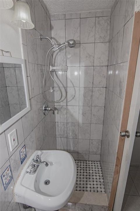 Под контрактом: $425,000 (3 спален, 2 ванн, 1252 Квадратных фут)