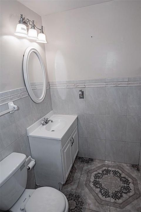 Под контрактом: $425,000 (3 спален, 2 ванн, 1252 Квадратных фут)