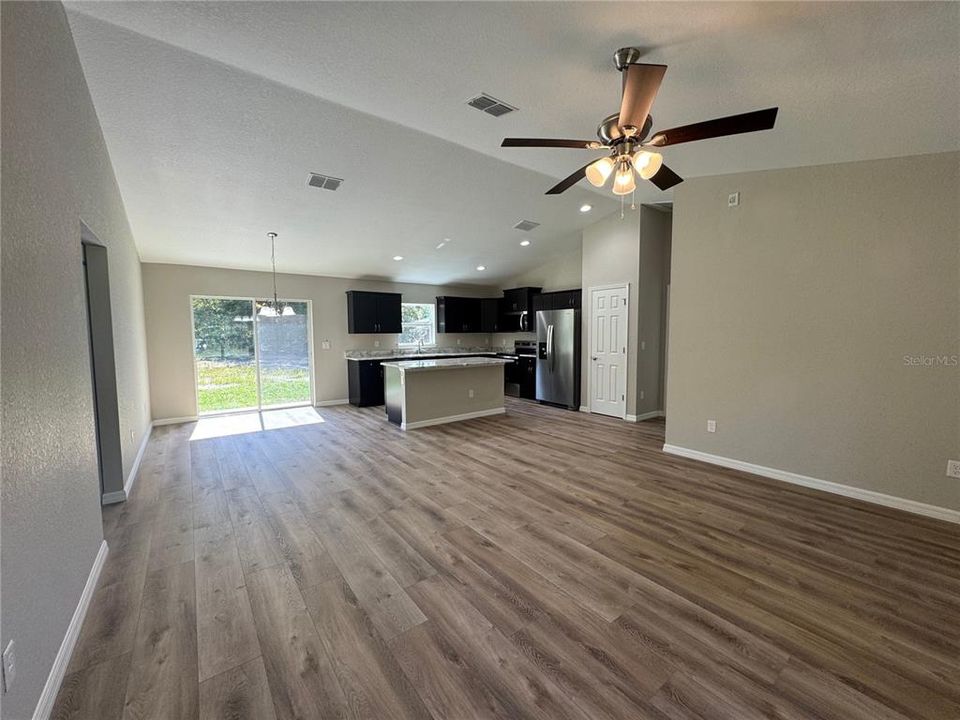 For Sale: $247,500 (3 beds, 2 baths, 1399 Square Feet)