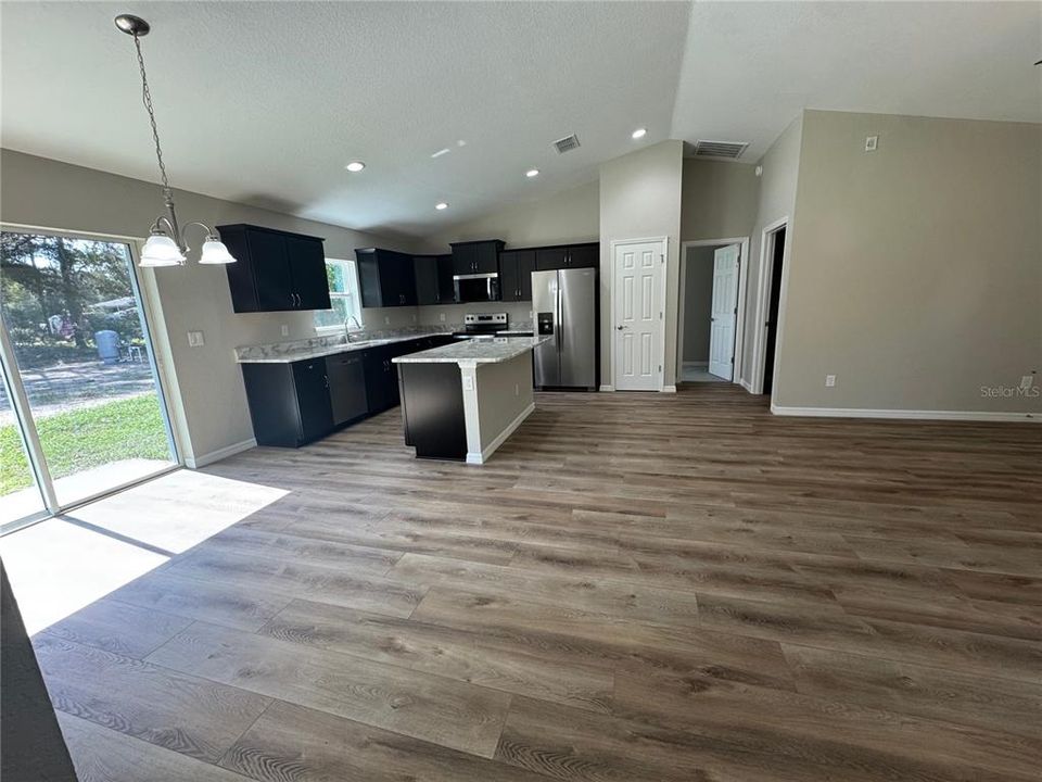 For Sale: $247,500 (3 beds, 2 baths, 1399 Square Feet)