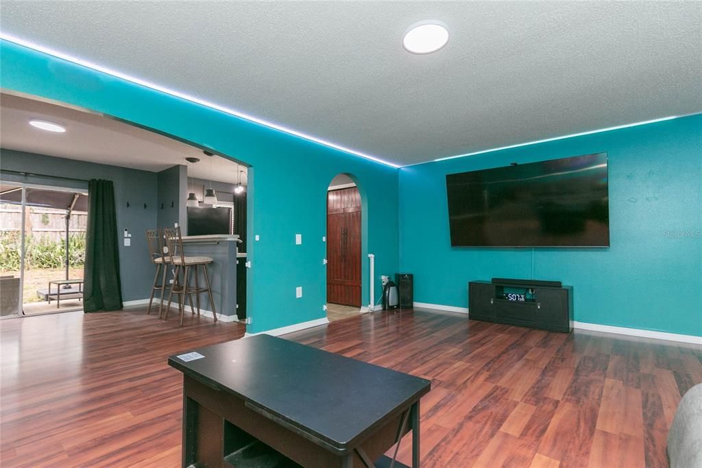 For Sale: $270,000 (3 beds, 2 baths, 1764 Square Feet)
