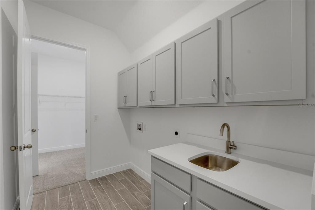 En Venta: $959,647 (6 camas, 4 baños, 3543 Pies cuadrados)