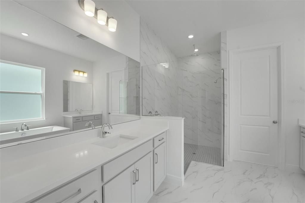 En Venta: $959,647 (6 camas, 4 baños, 3543 Pies cuadrados)