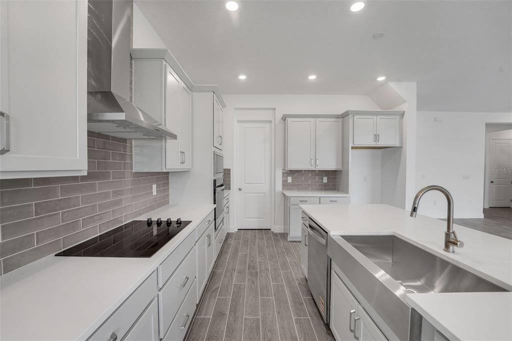 En Venta: $959,647 (6 camas, 4 baños, 3543 Pies cuadrados)