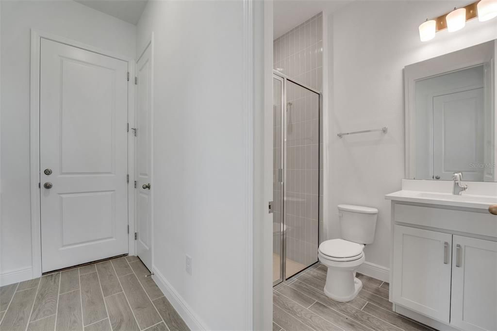 En Venta: $959,647 (6 camas, 4 baños, 3543 Pies cuadrados)