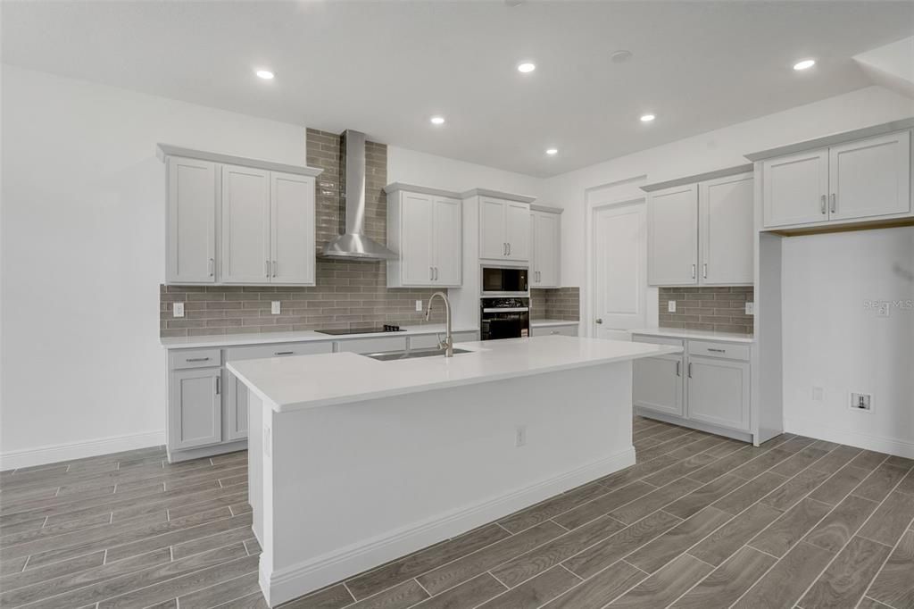 En Venta: $959,647 (6 camas, 4 baños, 3543 Pies cuadrados)