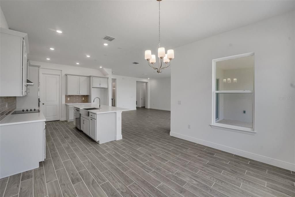 En Venta: $959,647 (6 camas, 4 baños, 3543 Pies cuadrados)