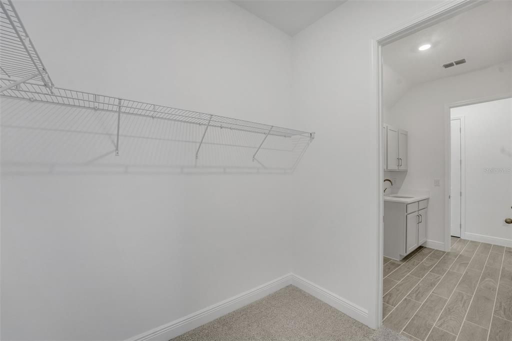 En Venta: $959,647 (6 camas, 4 baños, 3543 Pies cuadrados)