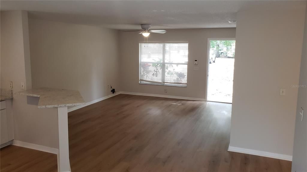 В аренду: $2,095 (3 спален, 2 ванн, 1200 Квадратных фут)