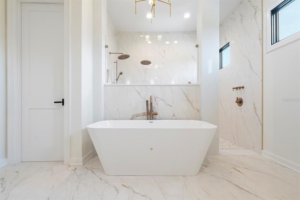 For Sale: $3,895,000 (4 beds, 4 baths, 5347 Square Feet)