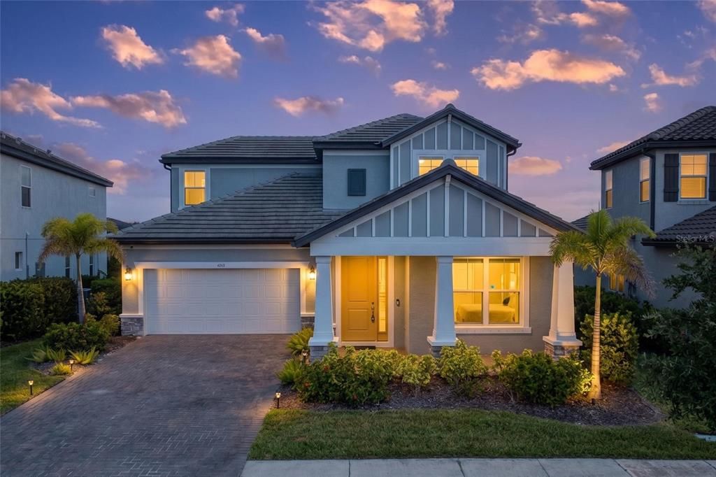 En Venta: $799,000 (4 camas, 4 baños, 3172 Pies cuadrados)