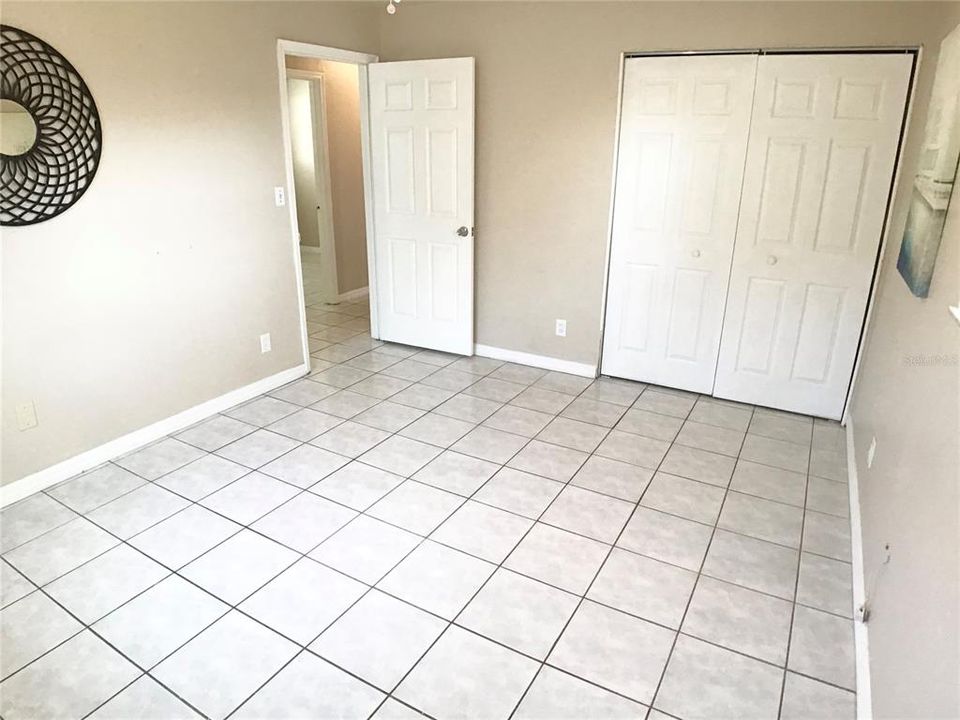 Active With Contract: $1,850 (3 beds, 1 baths, 864 Square Feet)