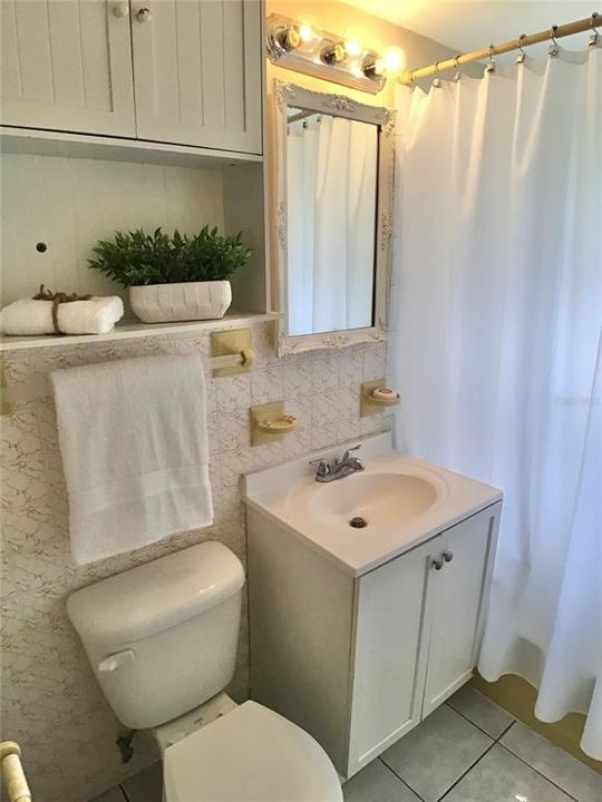 Active With Contract: $1,850 (3 beds, 1 baths, 864 Square Feet)