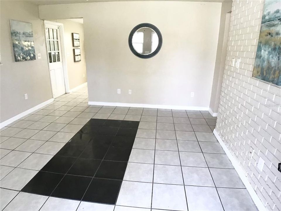 Active With Contract: $1,850 (3 beds, 1 baths, 864 Square Feet)
