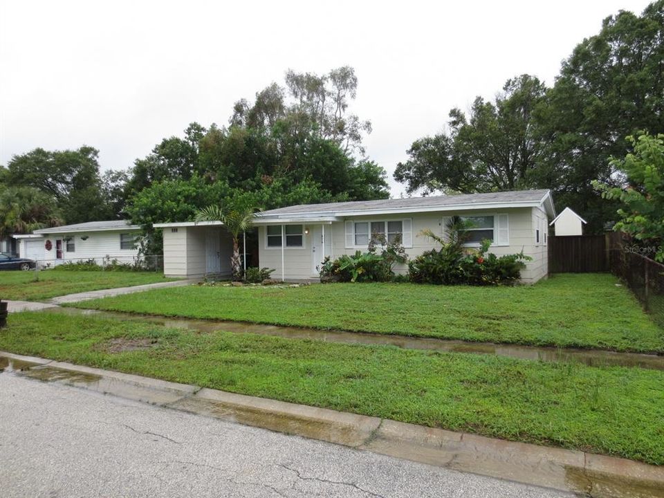 Active With Contract: $1,850 (3 beds, 1 baths, 864 Square Feet)