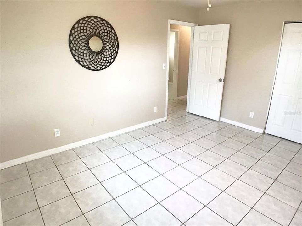 Active With Contract: $1,850 (3 beds, 1 baths, 864 Square Feet)