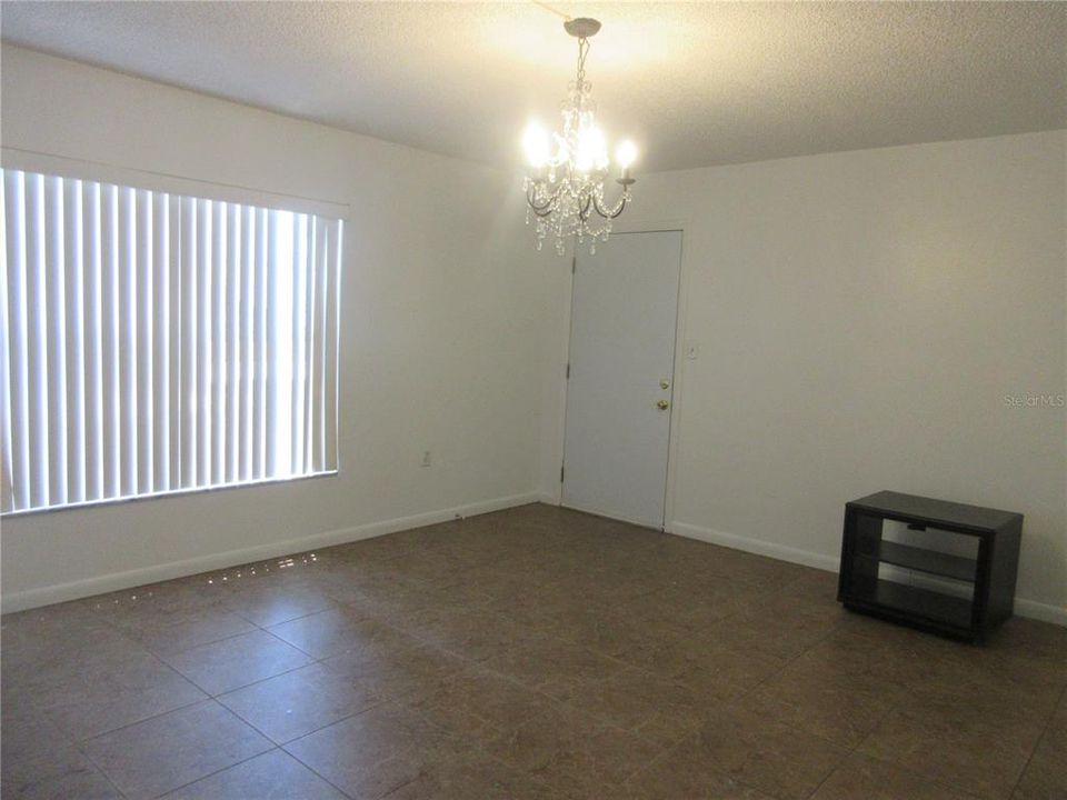 For Sale: $130,000 (2 beds, 1 baths, 891 Square Feet)