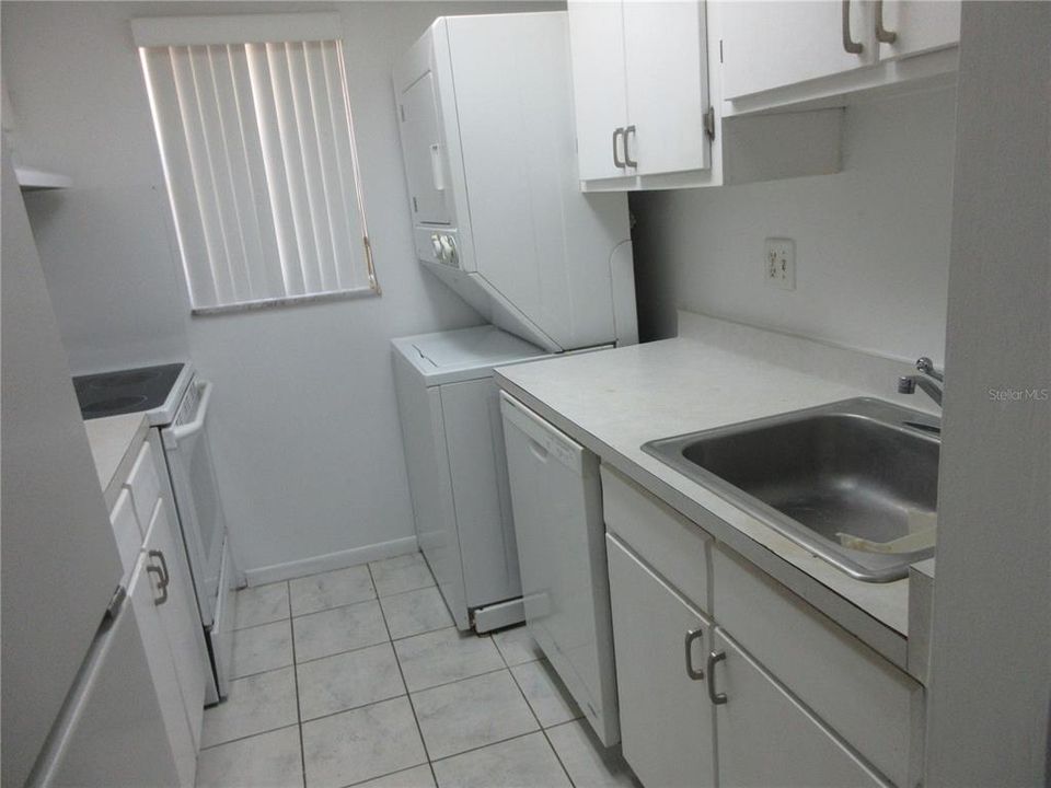 For Sale: $130,000 (2 beds, 1 baths, 891 Square Feet)