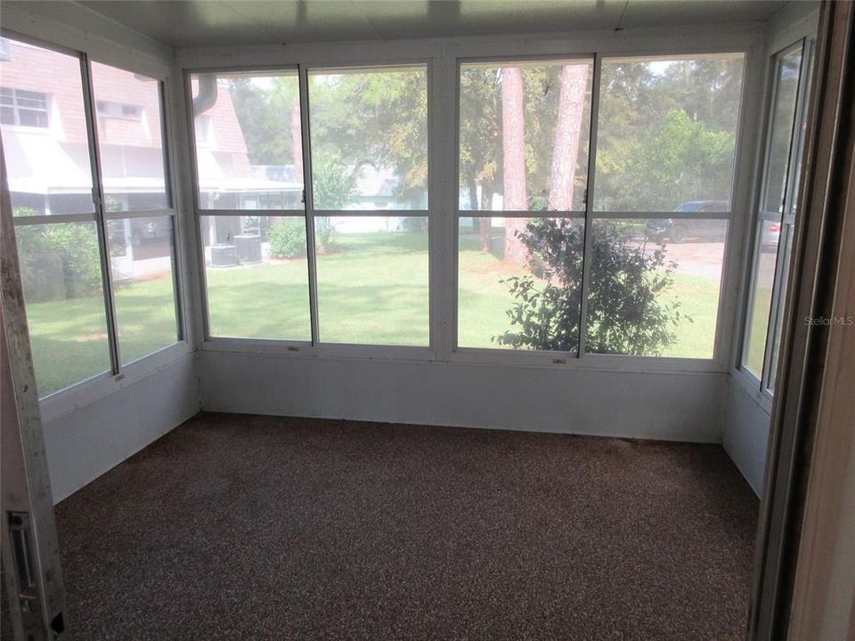 For Sale: $130,000 (2 beds, 1 baths, 891 Square Feet)