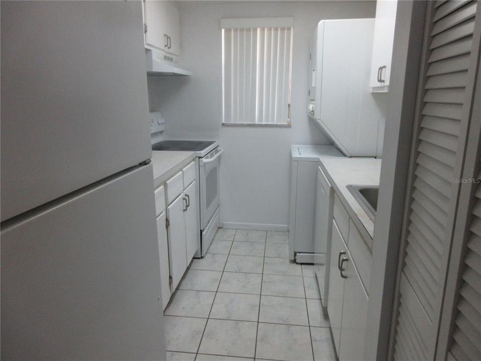 For Sale: $130,000 (2 beds, 1 baths, 891 Square Feet)
