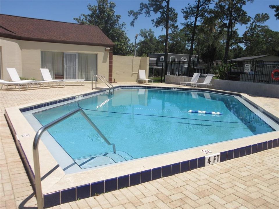 For Sale: $130,000 (2 beds, 1 baths, 891 Square Feet)