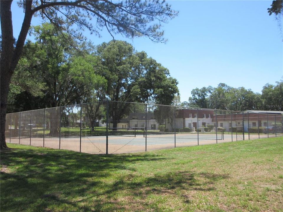 For Sale: $130,000 (2 beds, 1 baths, 891 Square Feet)