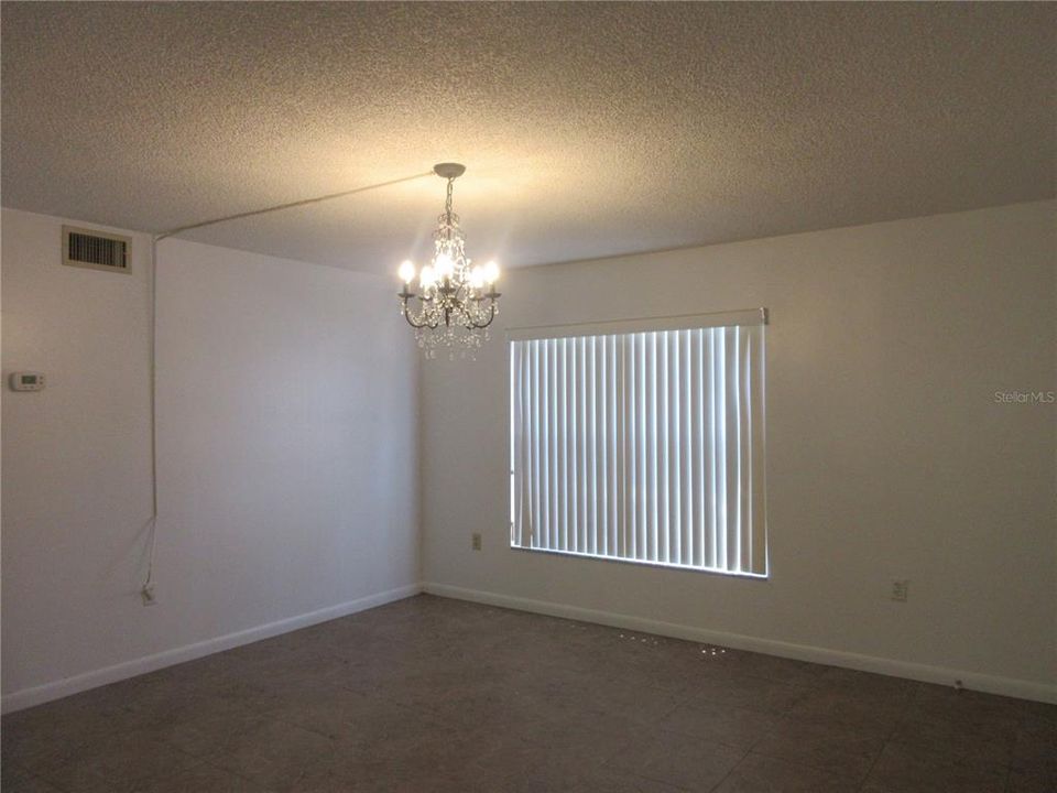 For Sale: $130,000 (2 beds, 1 baths, 891 Square Feet)